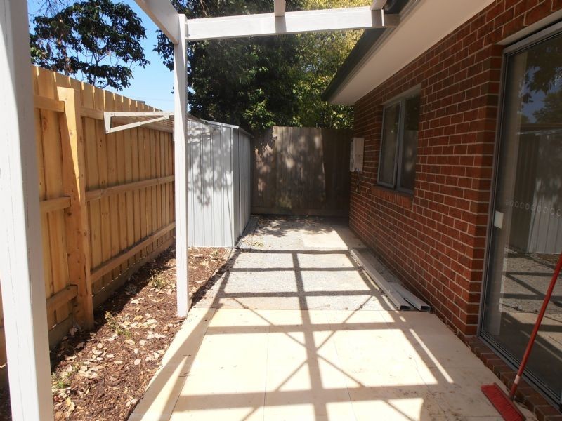 2/16 Floriana Avenue, Doveton VIC 3177