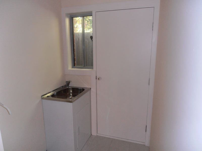 2/16 Floriana Avenue, Doveton VIC 3177