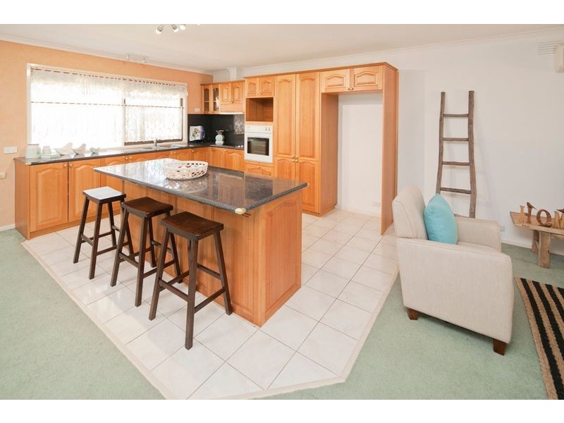 30 Broadwalk Grove, Endeavour Hills VIC 3802