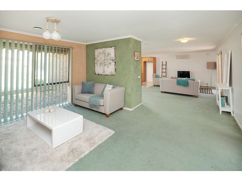 30 Broadwalk Grove, Endeavour Hills VIC 3802