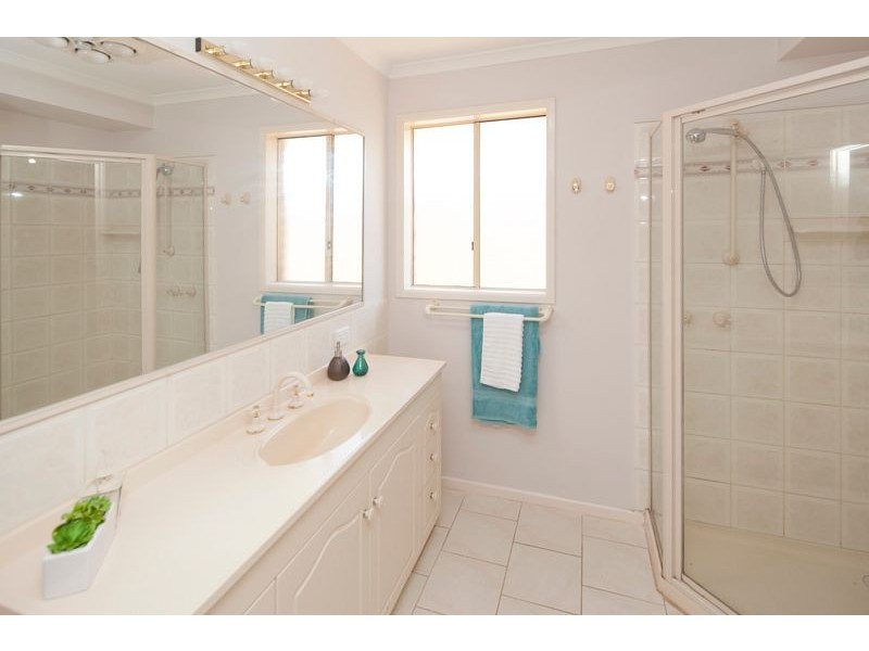 30 Broadwalk Grove, Endeavour Hills VIC 3802