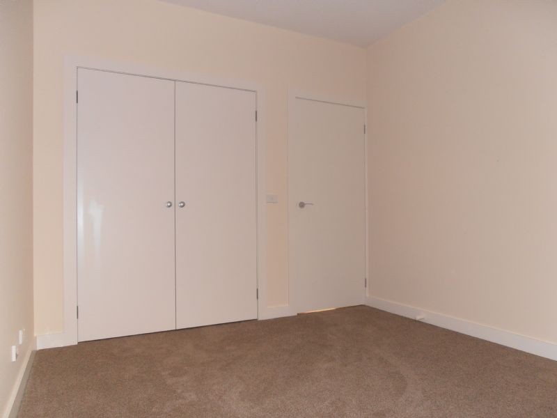 2/16 Floriana Avenue, Doveton VIC 3177