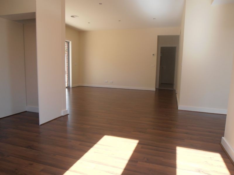 2/16 Floriana Avenue, Doveton VIC 3177