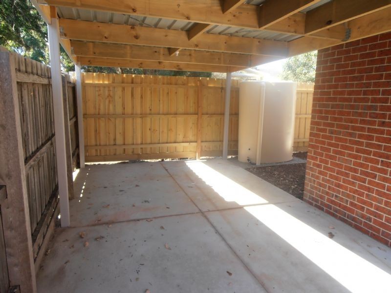 2/16 Floriana Avenue, Doveton VIC 3177