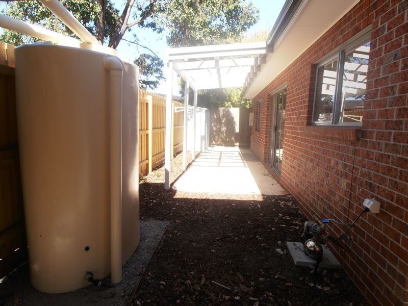 2/16 Floriana Avenue, Doveton VIC 3177