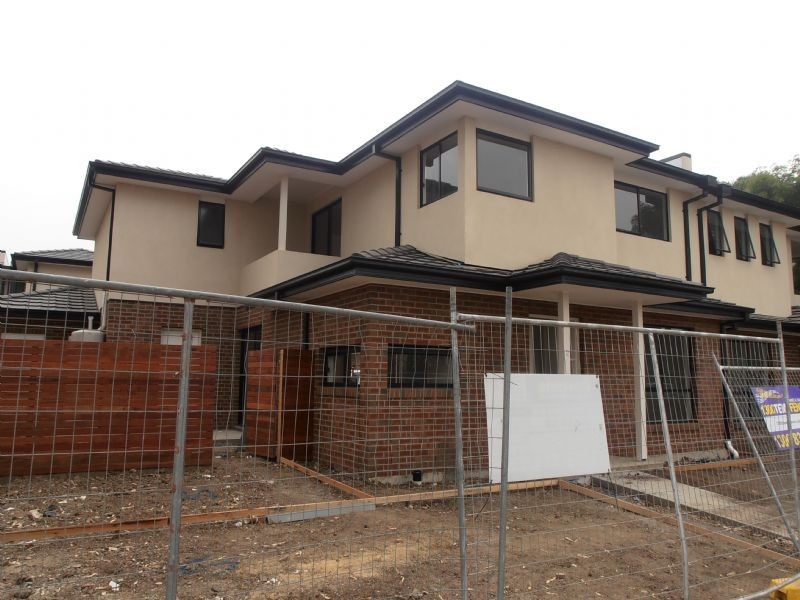 2/2-4 Edinburgh Drive, Beaconsfield VIC 3807