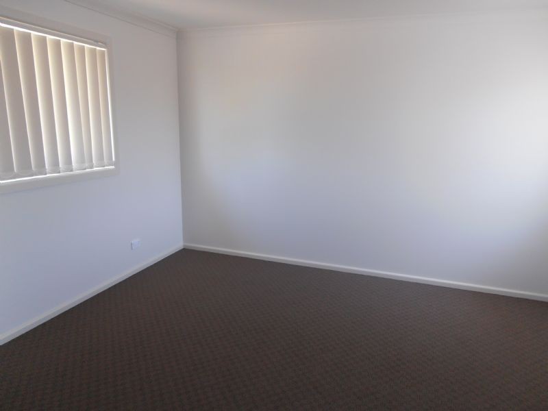 2/2-4 Edinburgh Drive, Beaconsfield VIC 3807