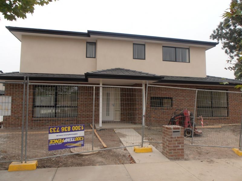 3/2-4 Edinburgh Drive, Beaconsfield VIC 3807