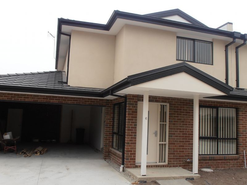 6/2-4 Edinburgh Drive, Beaconsfield VIC 3807