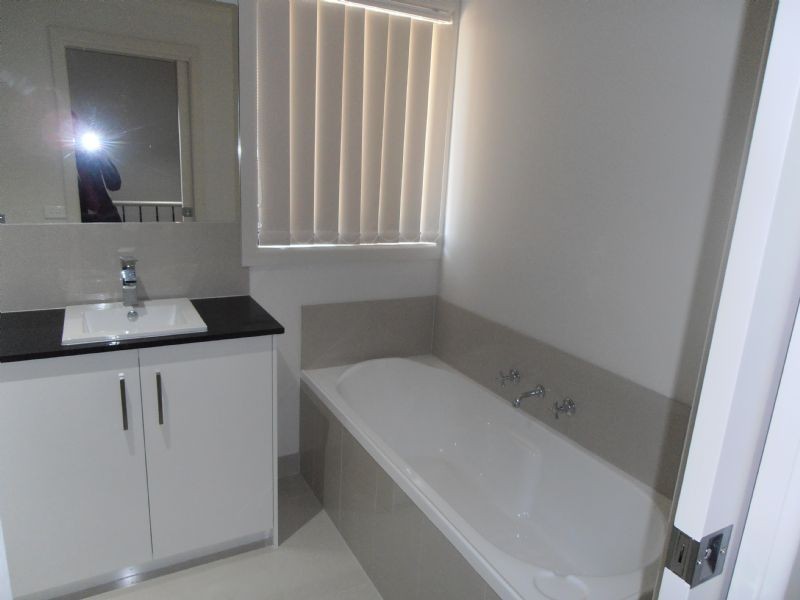 6/2-4 Edinburgh Drive, Beaconsfield VIC 3807