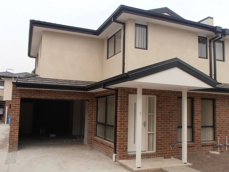 7/2-4 Edinburgh Drive, Beaconsfield VIC 3807
