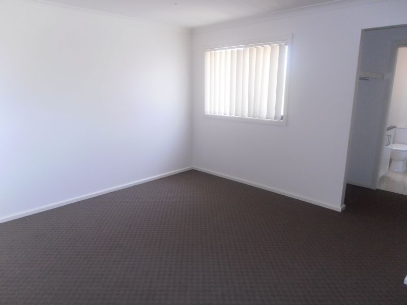 9/2-4 Edinburgh Drive, Beaconsfield VIC 3807