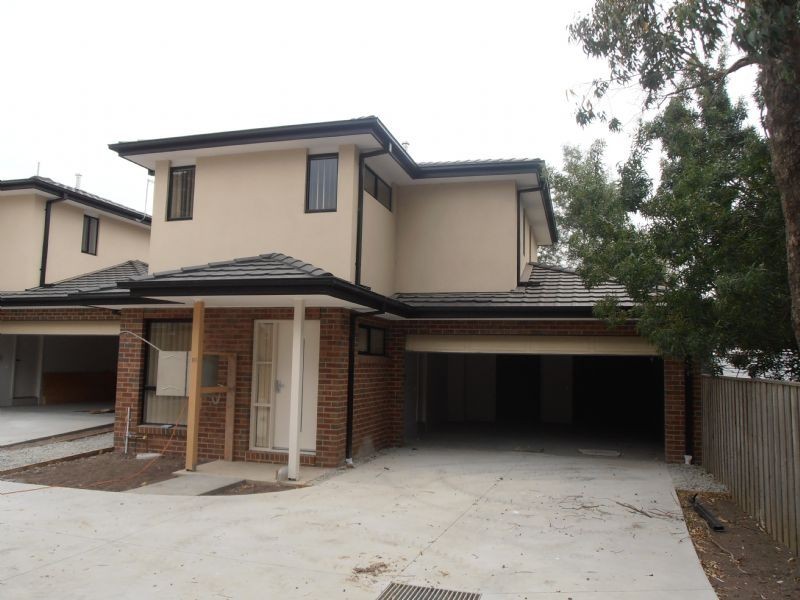 10/2-4 Edinburgh Drive, Beaconsfield VIC 3807