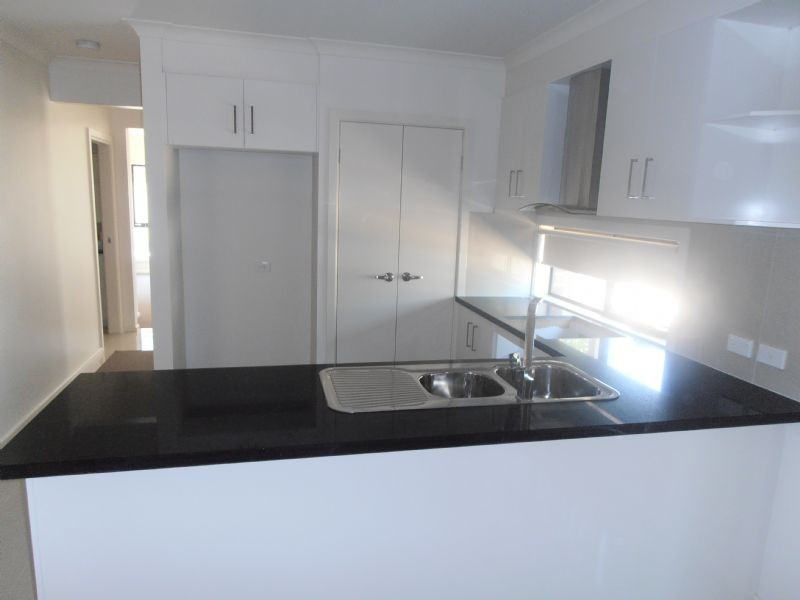10/2-4 Edinburgh Drive, Beaconsfield VIC 3807