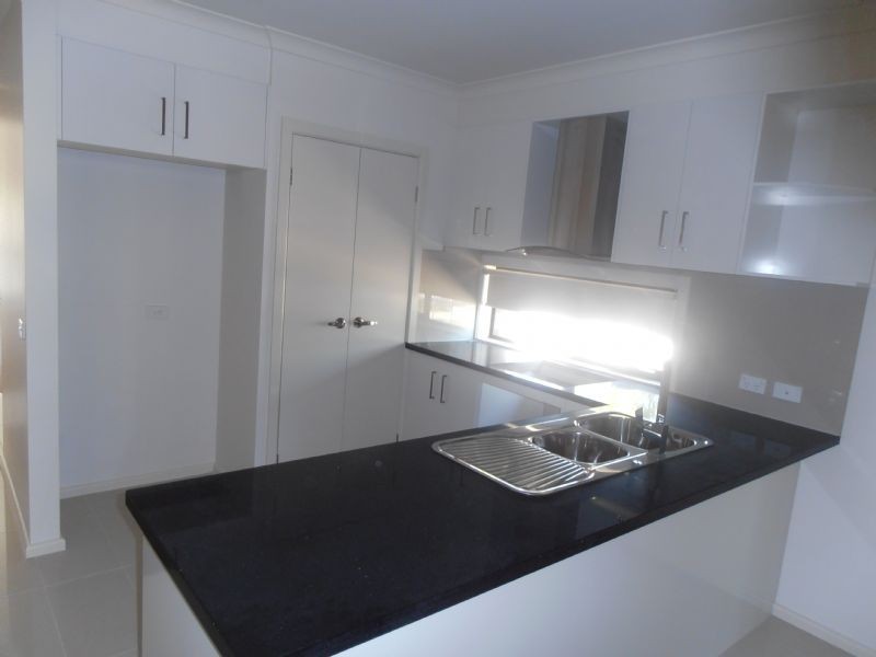 10/2-4 Edinburgh Drive, Beaconsfield VIC 3807