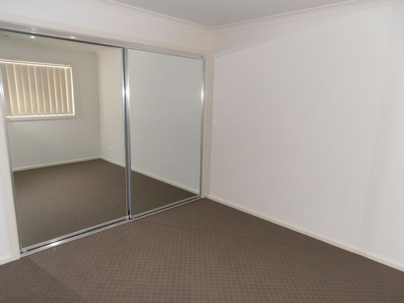 10/2-4 Edinburgh Drive, Beaconsfield VIC 3807