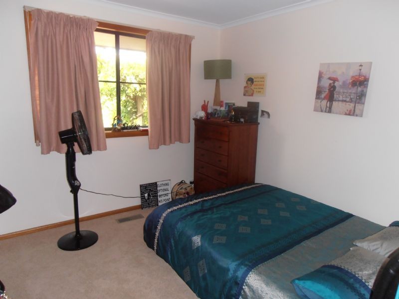 1/61-63 Gunns Road, Hallam VIC 3803