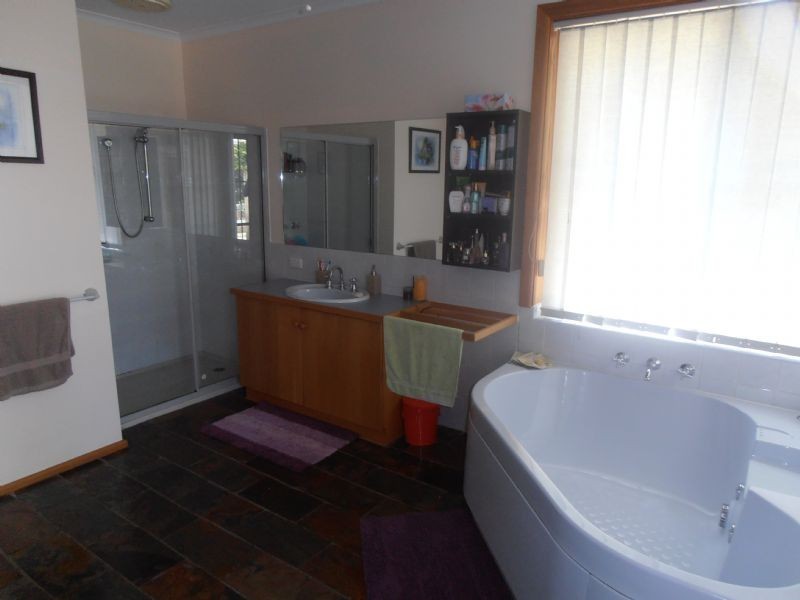 1/61-63 Gunns Road, Hallam VIC 3803