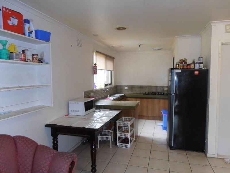 16 Jarvis Crescent, Dandenong North VIC 3175