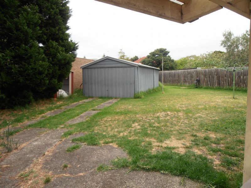 16 Jarvis Crescent, Dandenong North VIC 3175