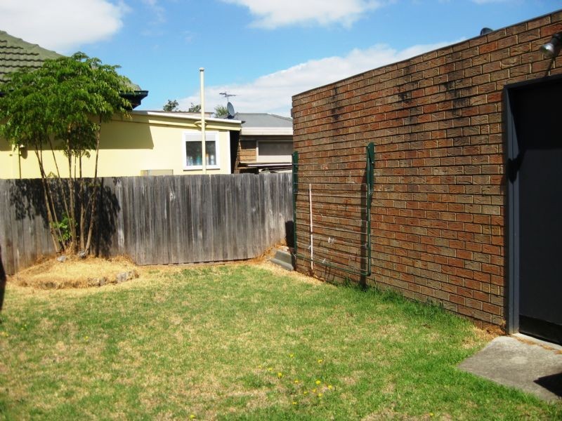 1/17 King George Parade, Dandenong VIC 3175