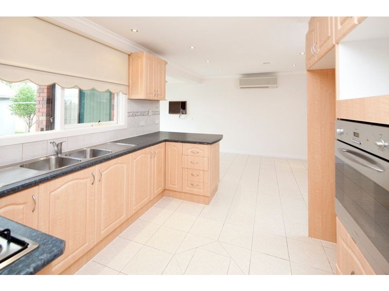 27 Gerard Street, Dandenong VIC 3175