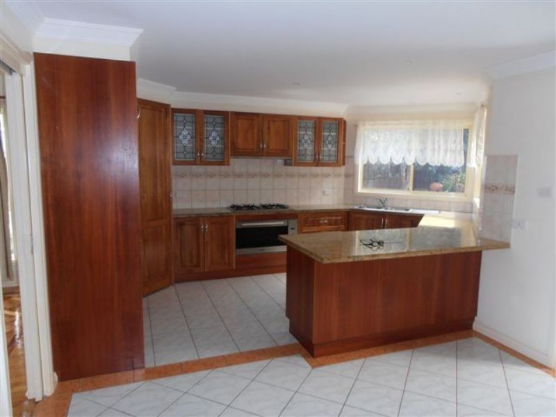 18  Highvale Close, Berwick VIC 3806