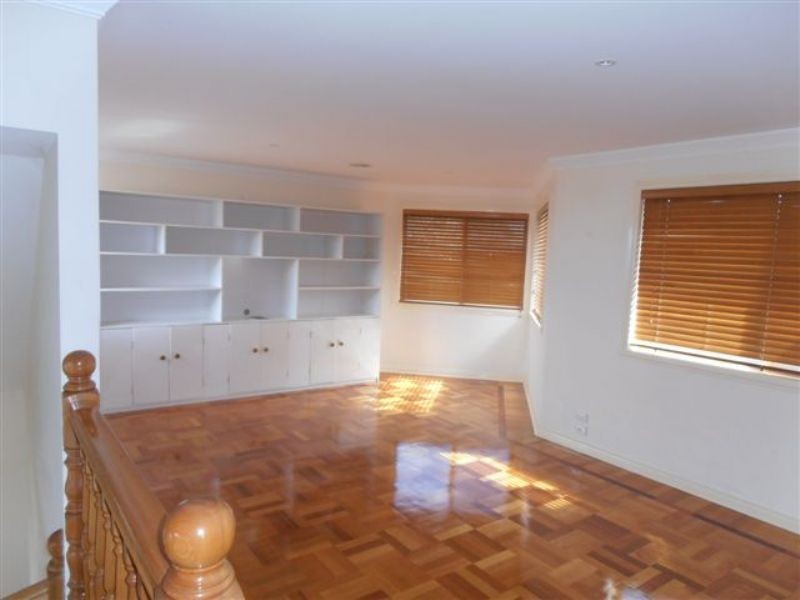 18  Highvale Close, Berwick VIC 3806