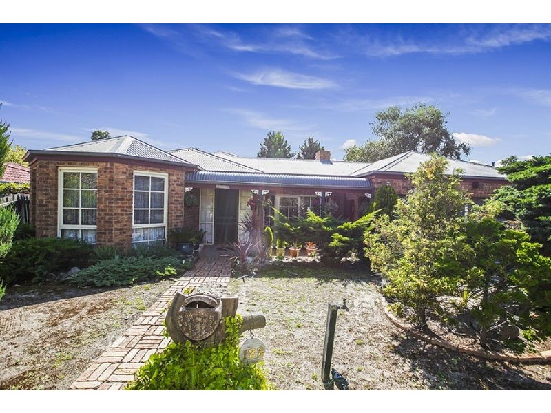 122 Lawless Drive, Cranbourne VIC 3977