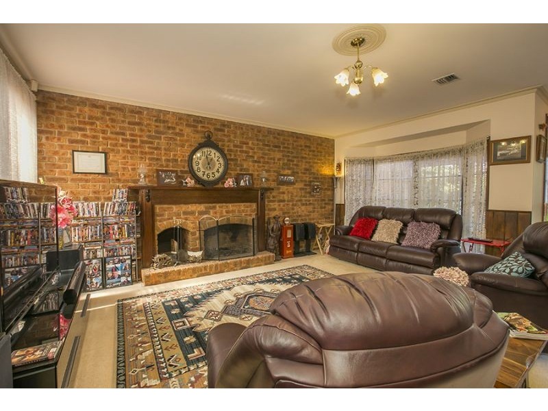 122 Lawless Drive, Cranbourne VIC 3977