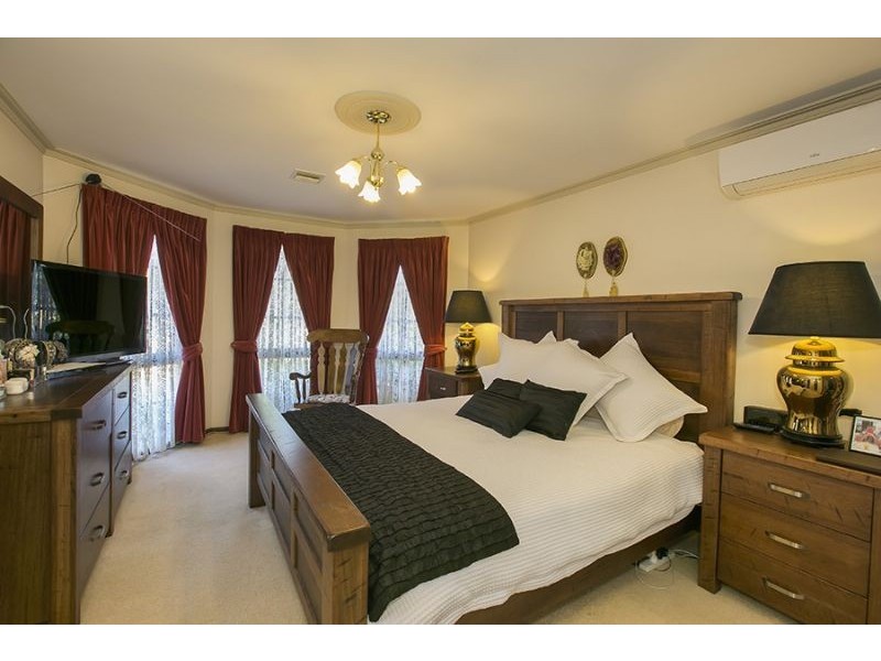 122 Lawless Drive, Cranbourne VIC 3977