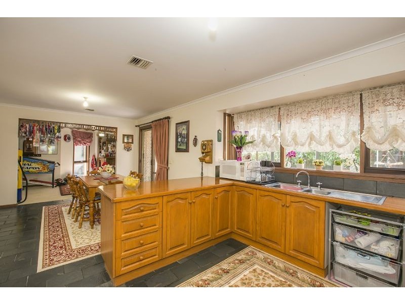 122 Lawless Drive, Cranbourne VIC 3977