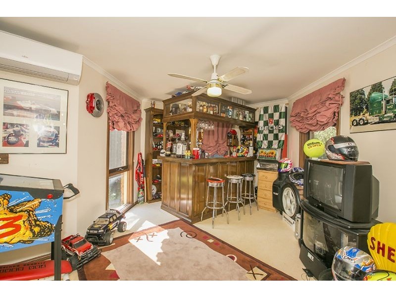 122 Lawless Drive, Cranbourne VIC 3977