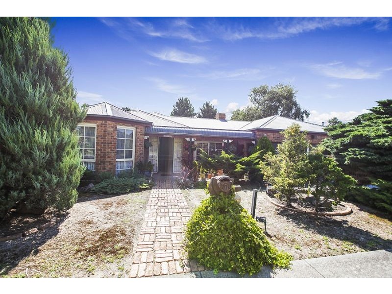 122 Lawless Drive, Cranbourne VIC 3977