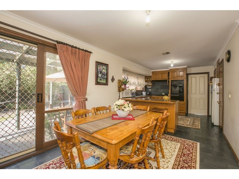 122 Lawless Drive, Cranbourne VIC 3977