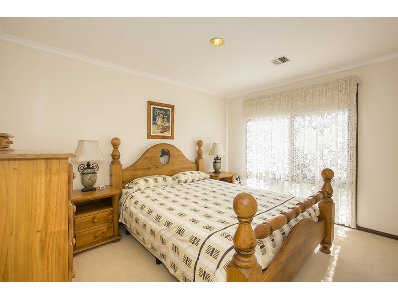 122 Lawless Drive, Cranbourne VIC 3977