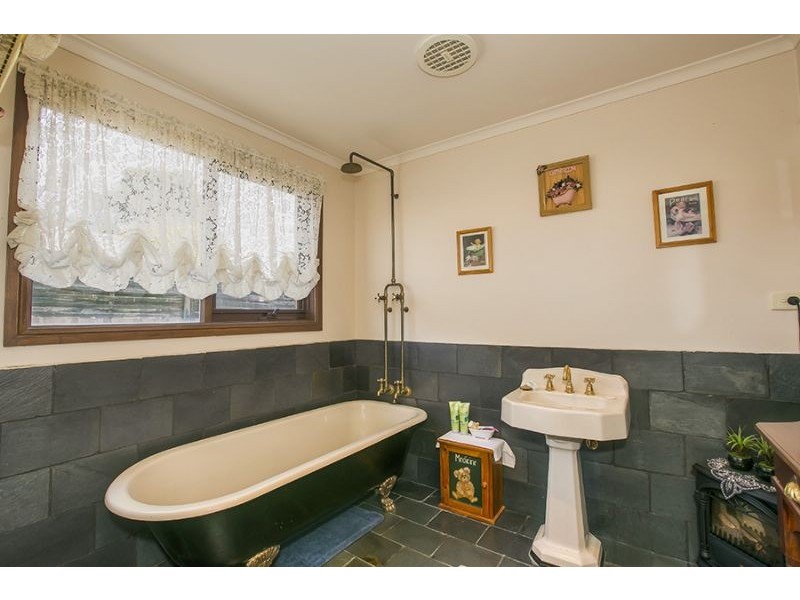 122 Lawless Drive, Cranbourne VIC 3977