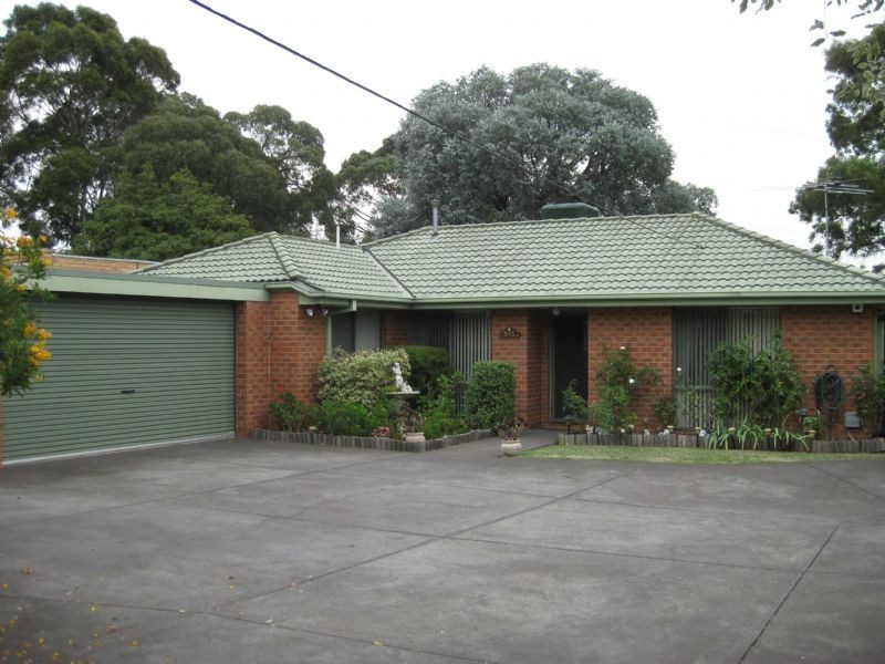 2/4 Johnston Avenue, Eumemmerring VIC 3177