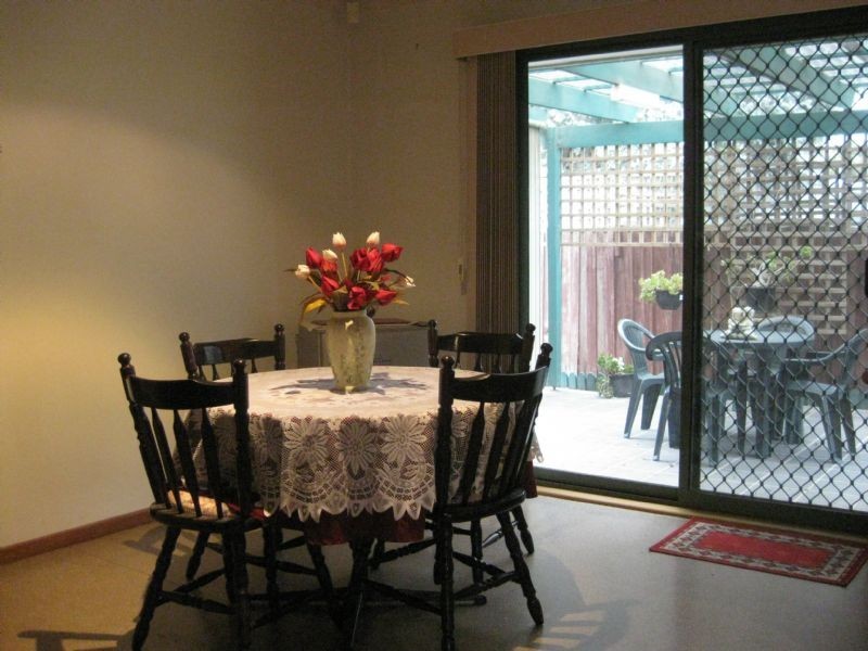 2/4 Johnston Avenue, Eumemmerring VIC 3177