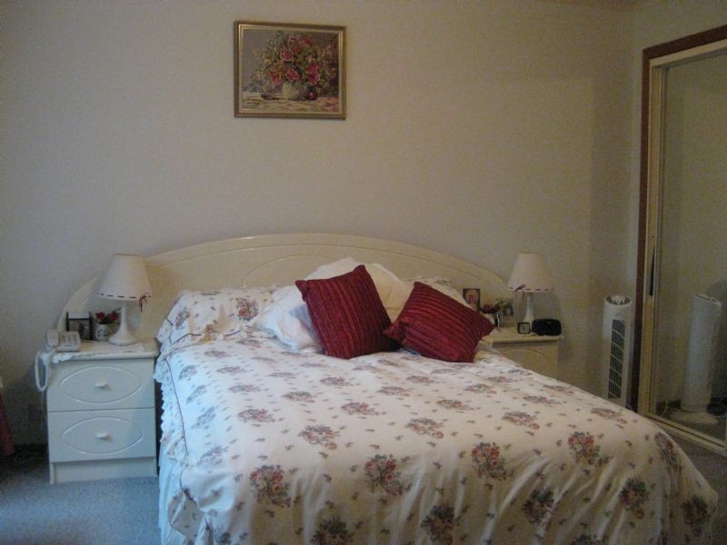 2/4 Johnston Avenue, Eumemmerring VIC 3177