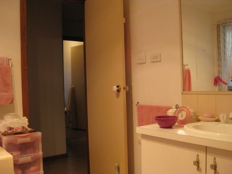 2/4 Johnston Avenue, Eumemmerring VIC 3177