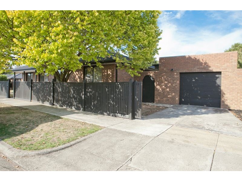 98 Loch Road, Dandenong North VIC 3175
