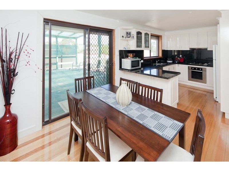 14 Peebles Street, Endeavour Hills VIC 3802