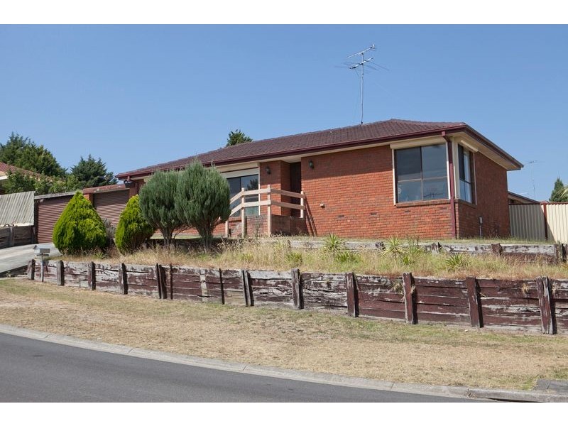 14 Peebles Street, Endeavour Hills VIC 3802