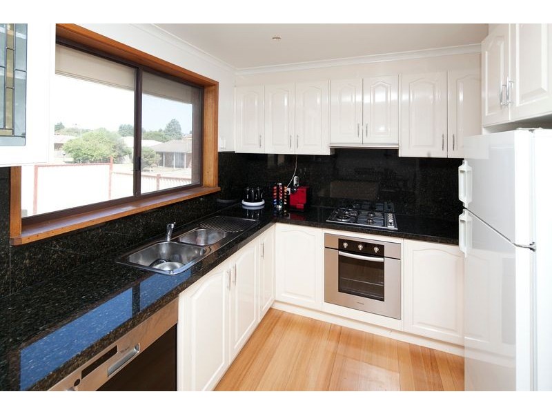 14 Peebles Street, Endeavour Hills VIC 3802