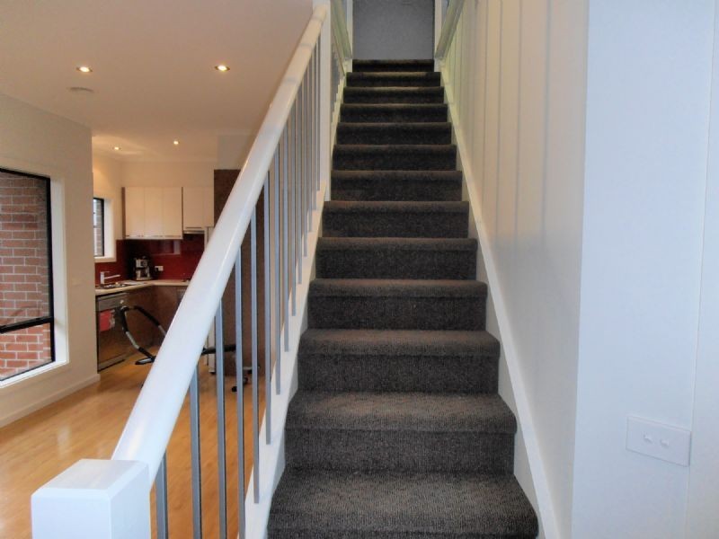 2/33 Booth Crescent, Dandenong North VIC 3175