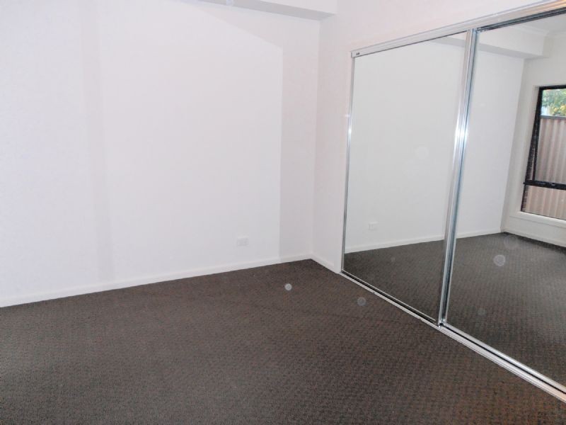 2/33 Booth Crescent, Dandenong North VIC 3175