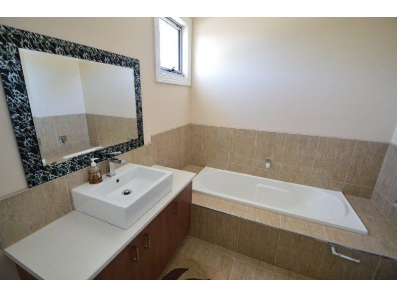 2/23 Barron Court, Dandenong North VIC 3175