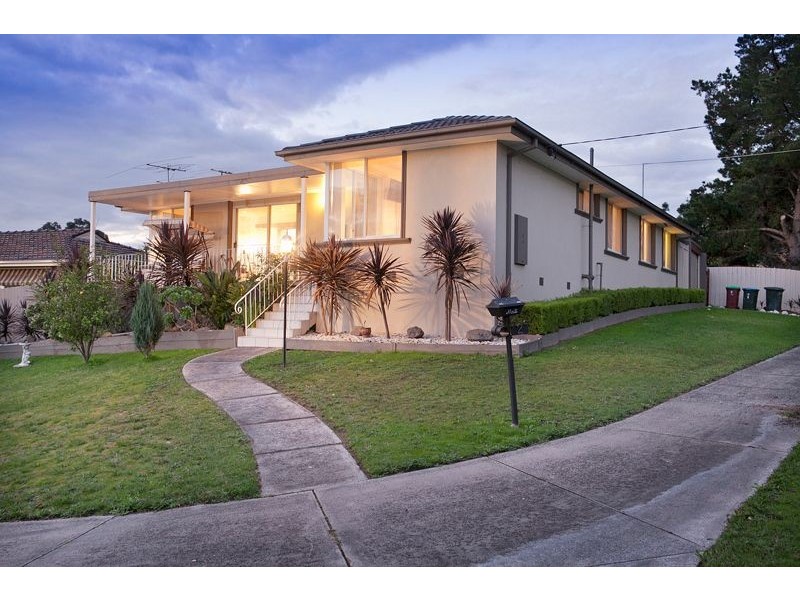 2 Regnans Avenue, Endeavour Hills VIC 3802