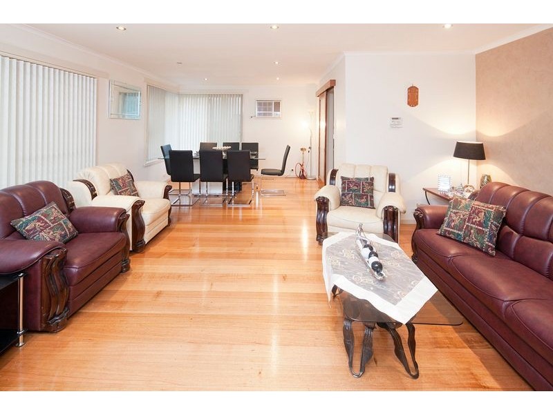 2 Regnans Avenue, Endeavour Hills VIC 3802